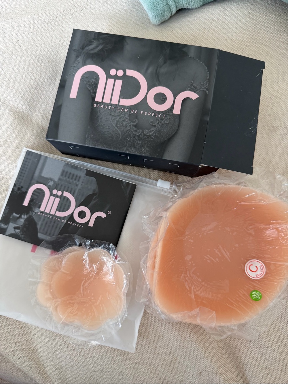 Niidor Adhesive Bra Strapless Ultra Sticky Invisible Push up Silicone Bra